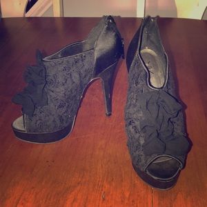 Kardashian kollection high heels black lace